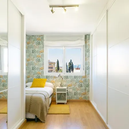 House Pool & Parking Semesterbostad